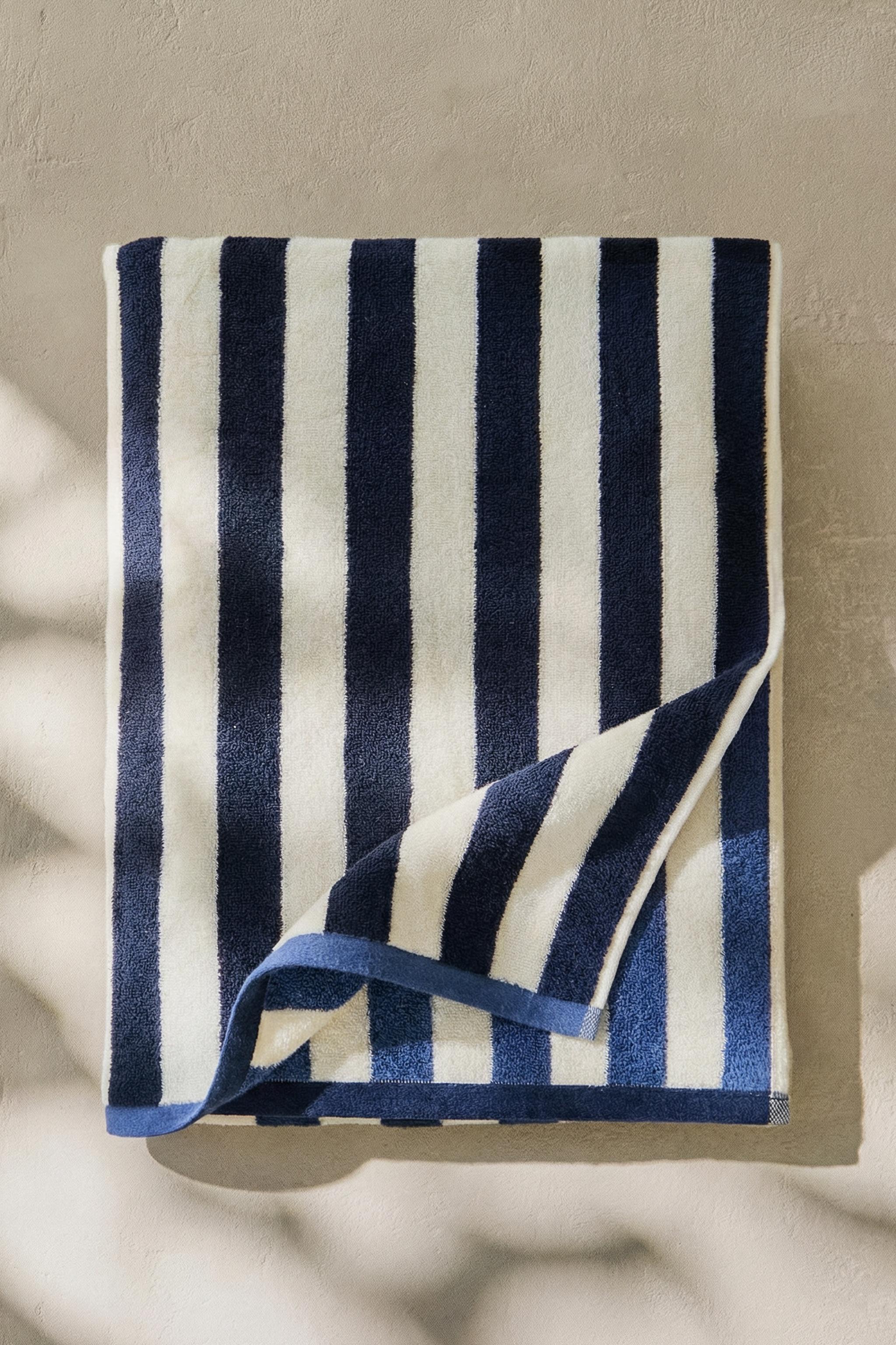 REVERSIBLE STRIPED BEACH TOWEL